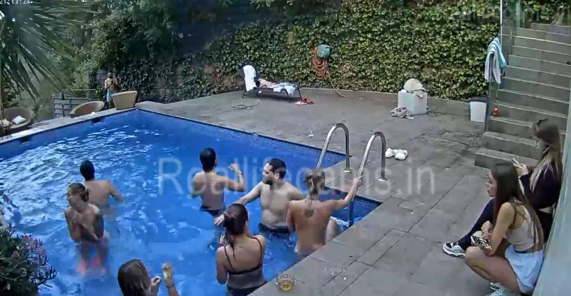 Reallifecam - Amalia Mati Pool Party With Friends Fun, 15 07 2024